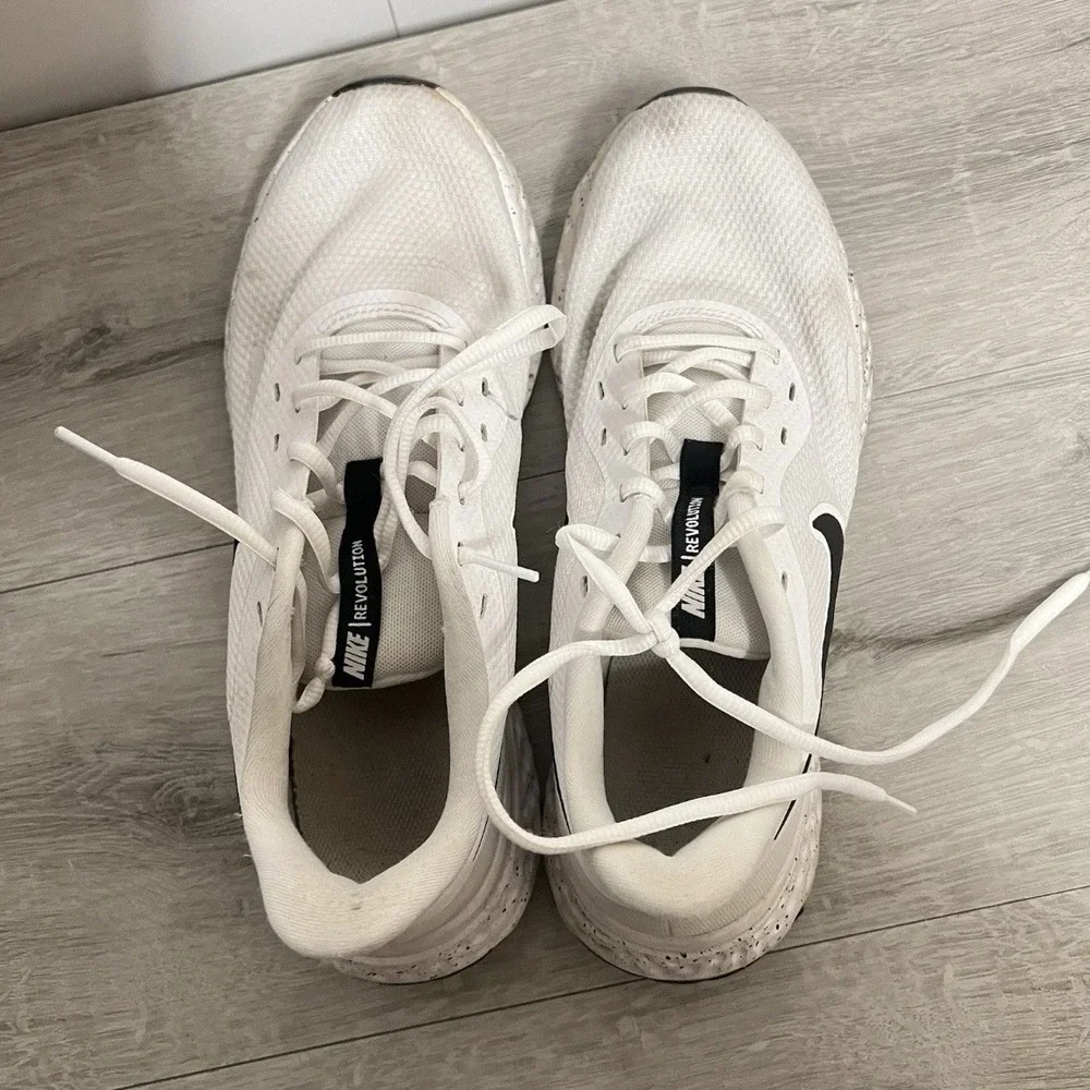 Nike Revolution 5 Womens Running Shoes White Black Oreo Size 10 DJ6009-100